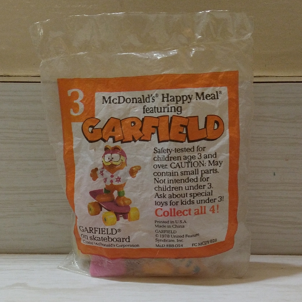Vintage 1988 Garfield on A Skateboard #3 McDonald's Happy Meal Toy